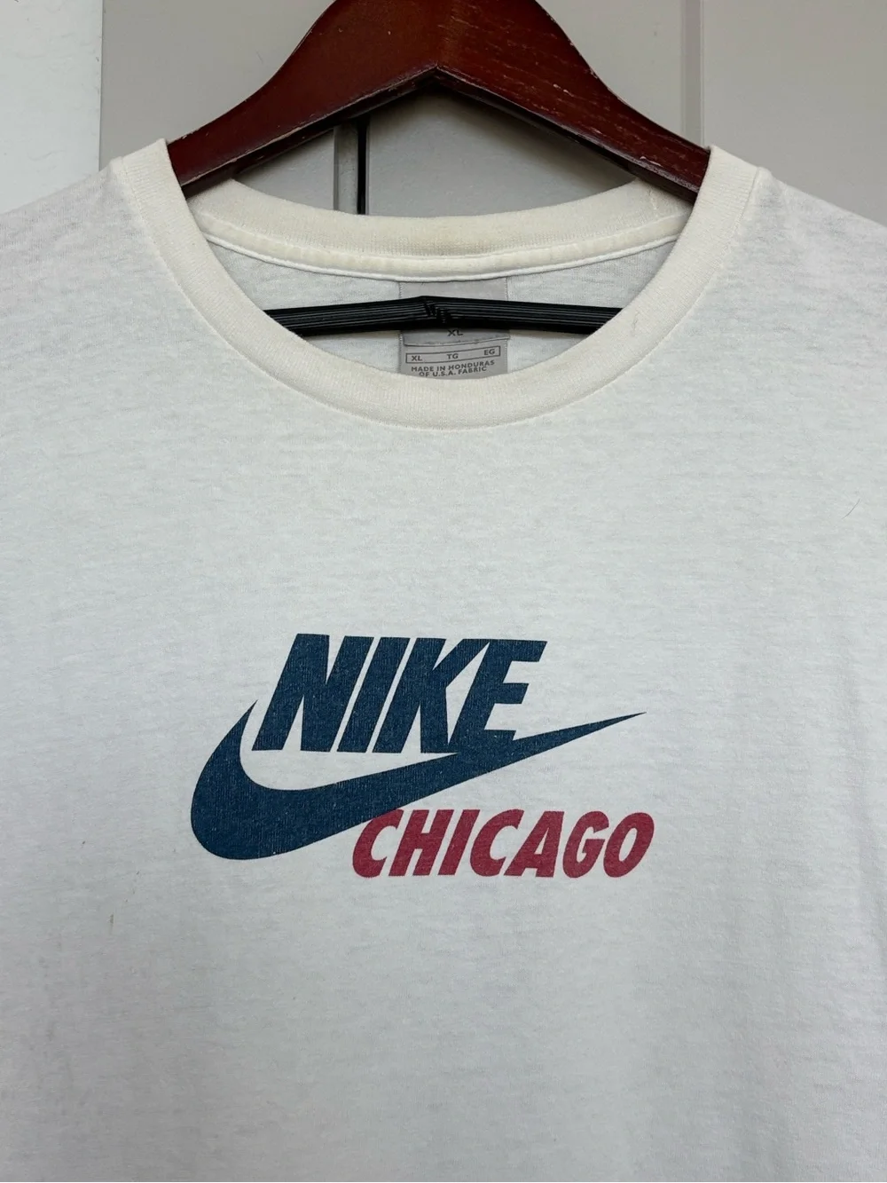 VINTAGE 90S NIKE CHICAGO LONG SLEEVE GRAPHIC WHITE SHIRT MENS XL